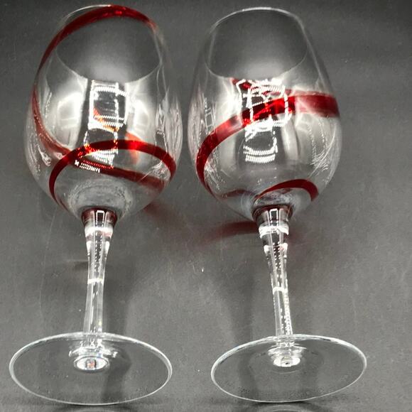 Vintage Pier One Set of 2 Red Swirl Wine Glasses  9" Tall x 3.5" Diameter - Picture 3 of 6